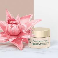 NUXE Nuxuriance Gold Radiance Mirdzumu piešķirošs, maksimāli pret novecošanos aizsargājošs acu balzams 15 ml