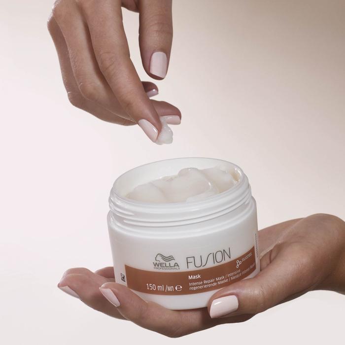 Wella Professionals Fusion maska bojātiem matiem 150 ml